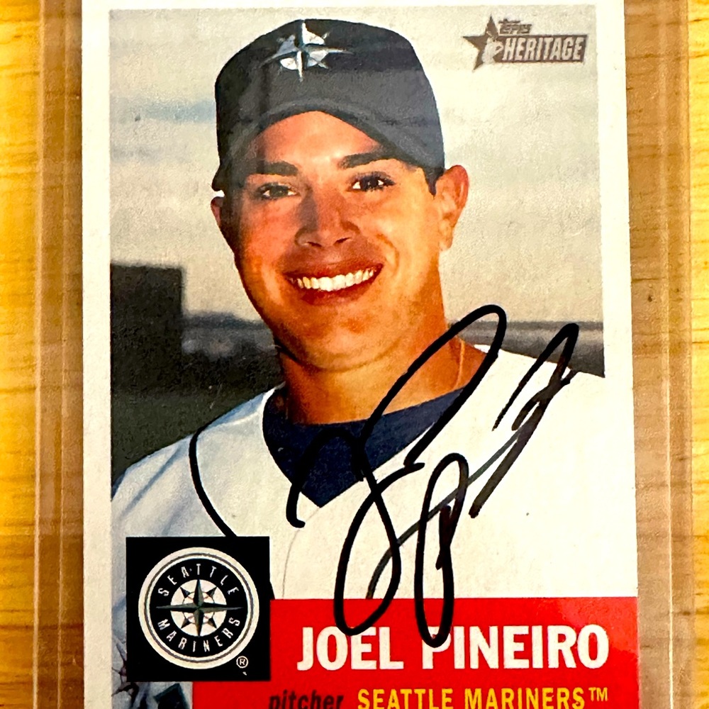 Joel Piñeiro 2002 MLB Seattle Mariners Pitcher Doble Authographed Trading Card